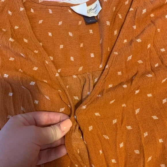 SOLD Universal Thread Wrap Blouse - Picture 6 of 8